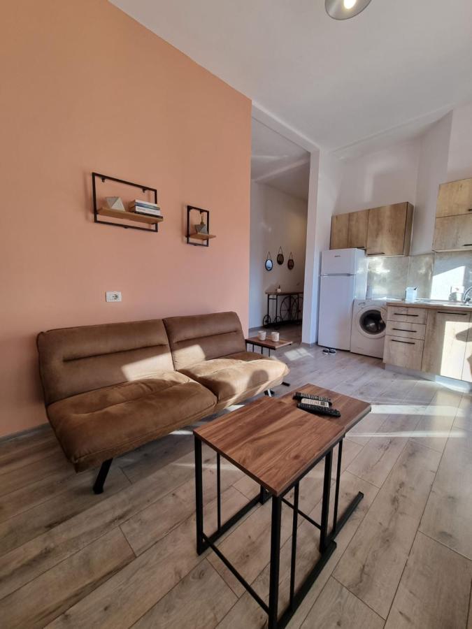 Sky Apartament. Bllok District Tirana Esterno foto