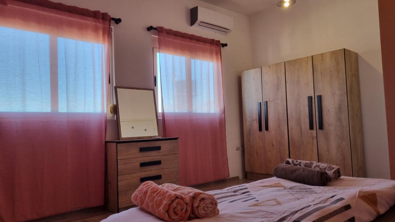 Sky Apartament. Bllok District Tirana Esterno foto