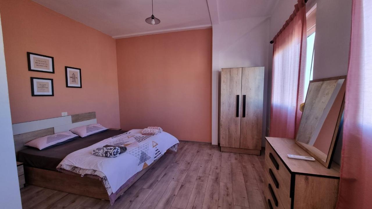 Sky Apartament. Bllok District Tirana Esterno foto