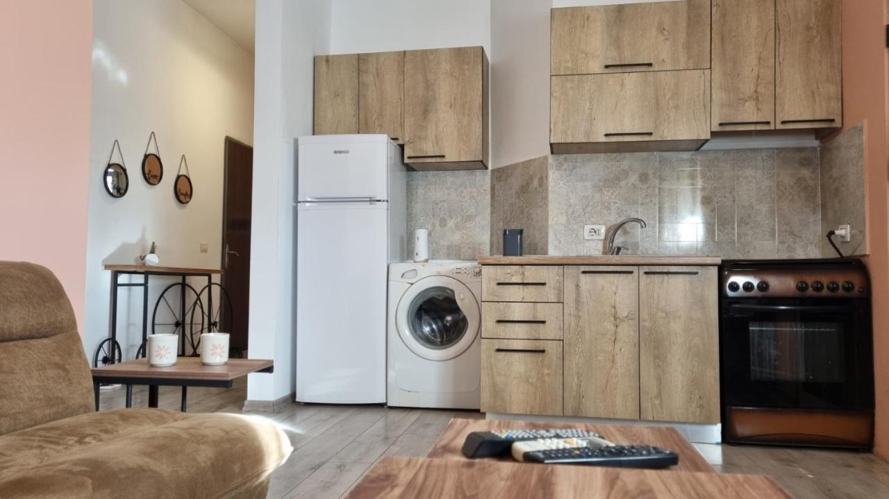 Sky Apartament. Bllok District Tirana Esterno foto