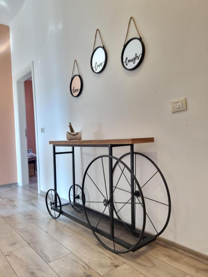 Sky Apartament. Bllok District Tirana Esterno foto